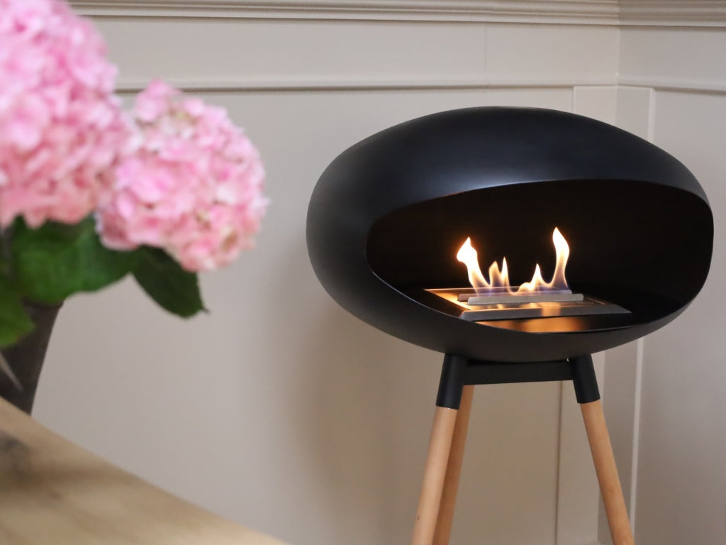 Vrijstaande bio-ethanol haarden met bloemen